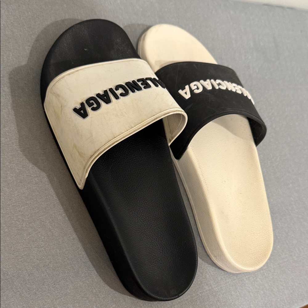 Balenciaga Dual-Tone Black and Cream Slides - Picture 2 of 8
